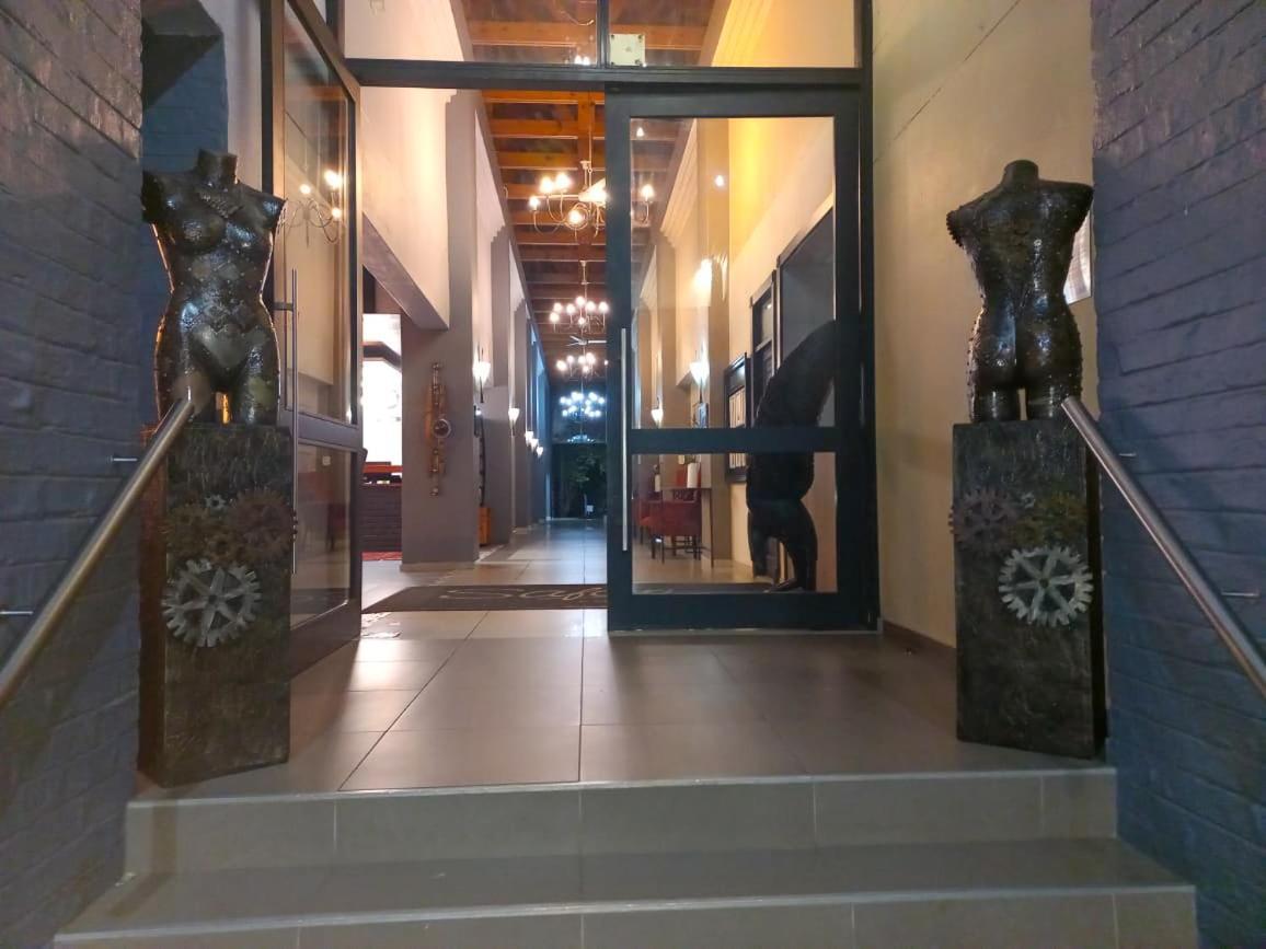 Safari Hotel & Convention Centre Rustenburg Ngoại thất bức ảnh