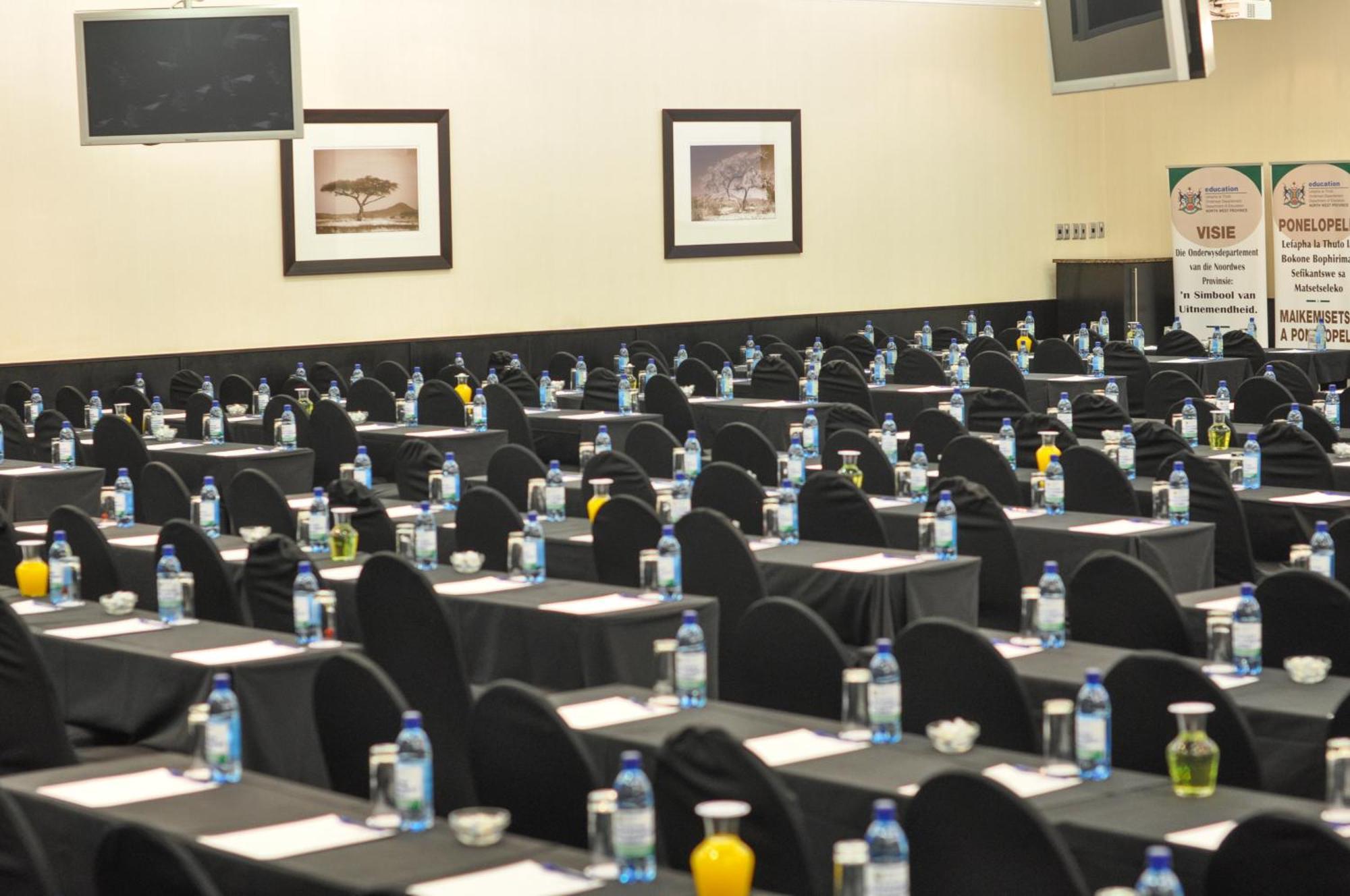 Safari Hotel & Convention Centre Rustenburg Ngoại thất bức ảnh
