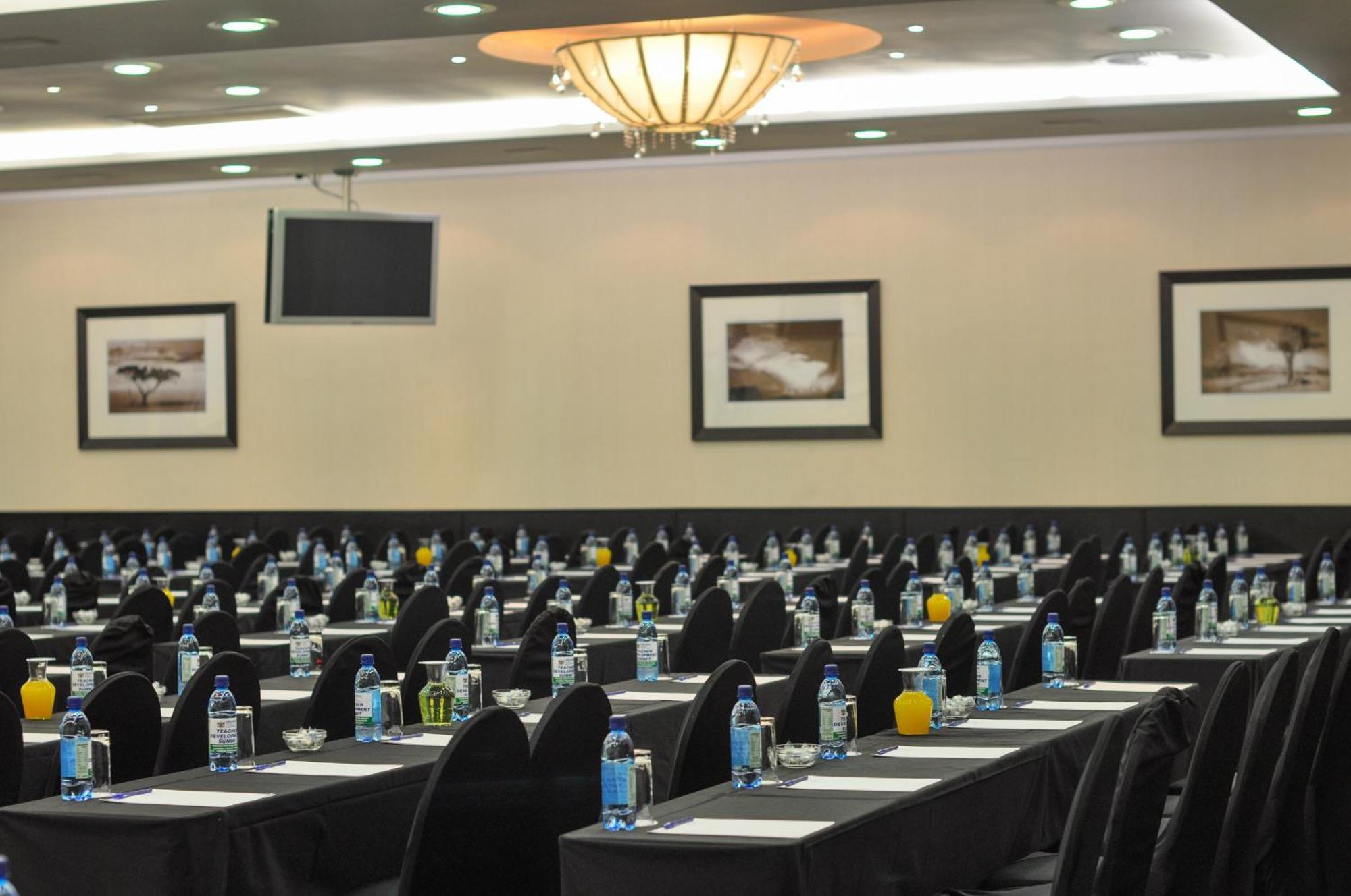 Safari Hotel & Convention Centre Rustenburg Ngoại thất bức ảnh