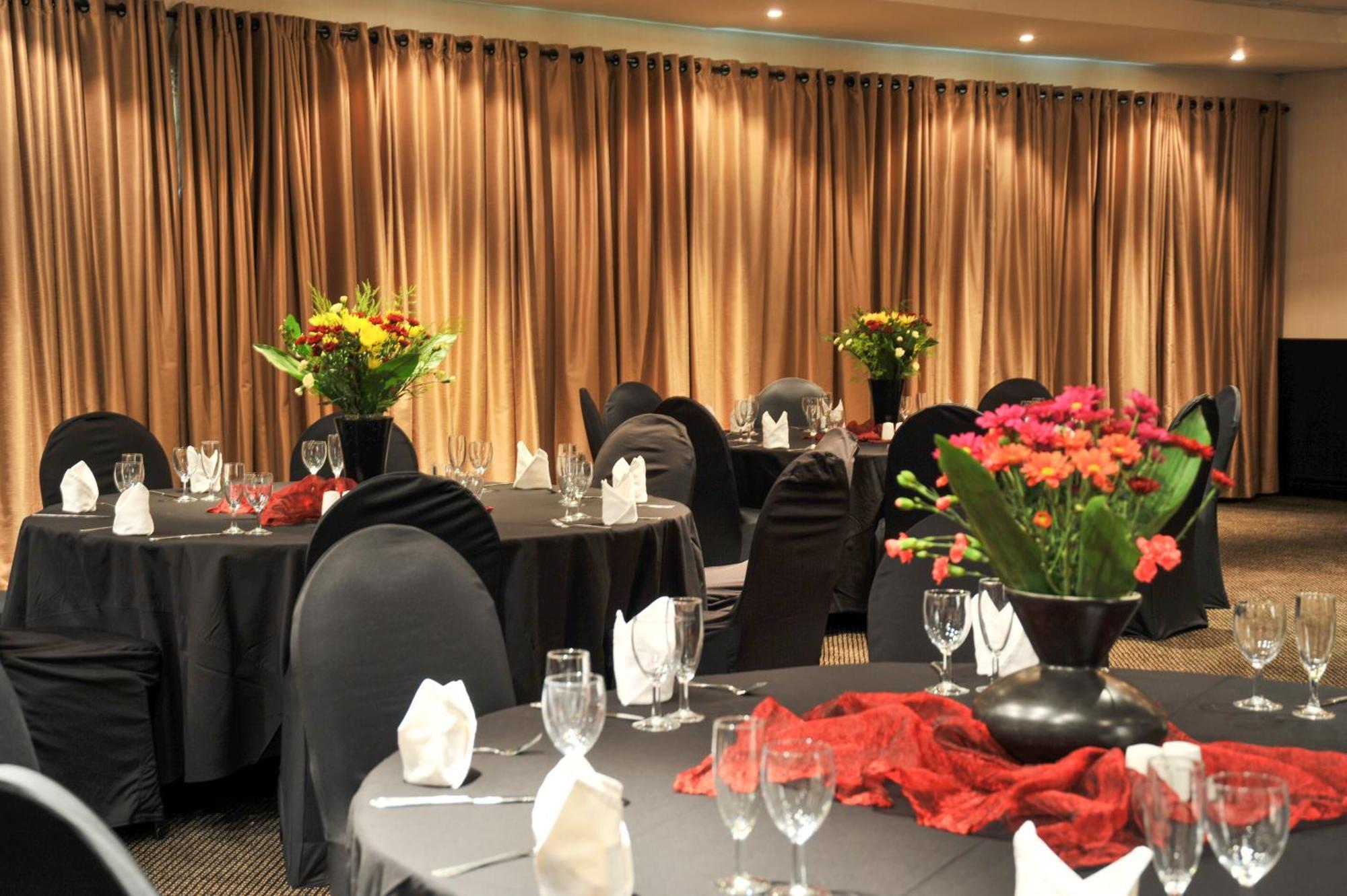 Safari Hotel & Convention Centre Rustenburg Ngoại thất bức ảnh
